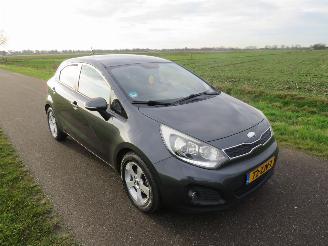 Kia Rio Kia Rio 1.2 CVVT Design Edition 86pk Navigatie Airco  2013 5drs picture 3