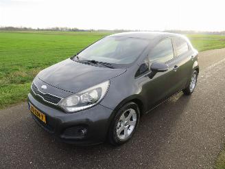 Kia Rio Kia Rio 1.2 CVVT Design Edition 86pk Navigatie Airco  2013 5drs picture 5