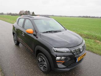 Dacia Spring Comfort plus 5drs Automaat  Elektrische 21.000km nap Camera Leer Navigaie 2023 nieuwstaat picture 2