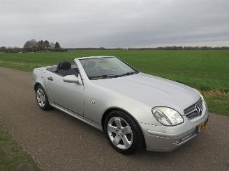 krockskadad bil auto Mercedes SLK 200 SLK Cabrio  232.000km Nap  topstaat  parkeerschade 2000/4