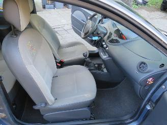 Renault Twingo 1.2 75pk170.000 km 2011-11 Airco schadevrij picture 3