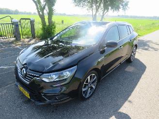 damaged passenger cars Renault Mégane 1.6 DCI BOSE EXCLUSIEF 131PK  202.000KM NAP  2017 2017/10