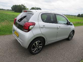 uszkodzony samochody osobowe Peugeot 108 1.2 VTI Allure  192.000km  Orgineel Navigatie  Airco  2014 schadevrij 2014/8