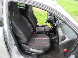 Peugeot 108 1.2 VTI Allure  192.000km  Orgineel Navigatie  Airco  2014 schadevrij picture 5