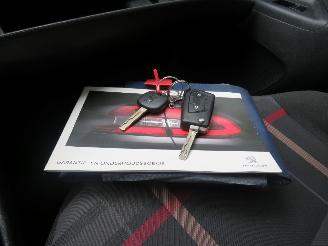 Peugeot 108 1.2 VTI Allure  192.000km  Orgineel Navigatie  Airco  2014 schadevrij picture 10
