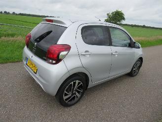 Peugeot 108 1.2 VTI Allure  192.000km  Orgineel Navigatie  Airco  2014 schadevrij picture 15
