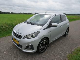 Vaurioauto  passenger cars Peugeot 108 1.2 VTI Allure  192.000km  Orgineel Navigatie  Airco  2014 schadevrij 2014/8