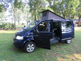 krockskadad bil camper Volkswagen  Multvan Vip Bus Camper 2.5  174pk Automaat Luchtvering Lang Dubbel schuifdeur 2009/10