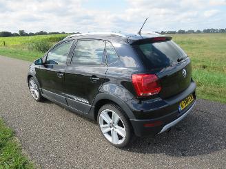 Damaged car Volkswagen Polo 1.4-16V 86pk Cross Trekhaak | Airco | Cruise | Mistlampen | Stoelverwarming 2011/11