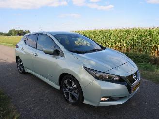 Schadeauto Nissan Leaf 2.ZERO EDITION 40 kWh Elektrisch Automaat Camera Stoelverwarming Navigatie schadevrij 2018/4