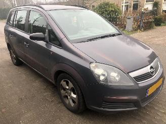 damaged passenger cars Opel Zafira Zafira 1.6 Enjoy 2005/10