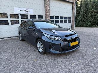 damaged passenger cars Kia Ceed Navi Clima Cruise 97669 Km ! 2021/5