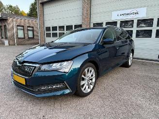 Vaurioauto  passenger cars Skoda Superb 1.4 TSI iV PHEV Automaat Pano 93807 Km 2022/3