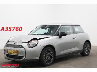 Damaged car Mini Cooper SE Electric 54.2 kWh 218 PK LED Navi Cruise Camera 2024/8