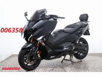 dommages motocyclettes  Yamaha  T-Max 530 Black Max Akrapovic 2017/8