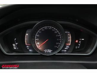 Volvo V-40 Cross Country 2.0 D2 Aut. Kinetic Navi Airco Cruise picture 12