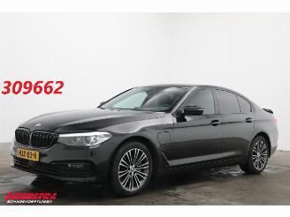 uszkodzony samochody osobowe BMW 5-serie 530e iPerformance WASSER SportLine Schuifdak LED ACC SHZ PDC 2018/12