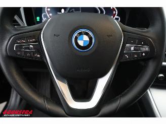 BMW 3-serie 320e Business Edition Plus LED Leder Navi Clima Cruise SHZ PDC picture 19