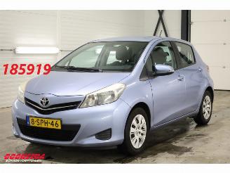 Coche accidentado Toyota Yaris 1.3 VVT-i Aspiration Bluetooth Airco Cruise Camera AHK 69.230 km! 2013/11