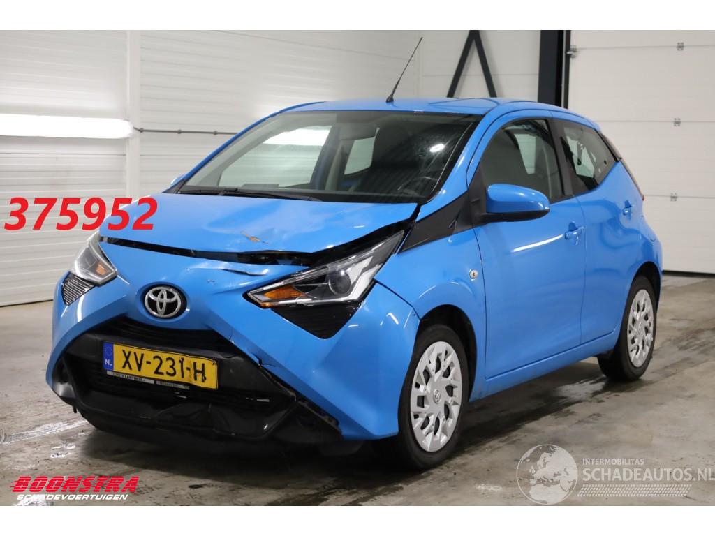Toyota Aygo 1.0 VVT-i x-play Bluetooth Airco Cruise Camera