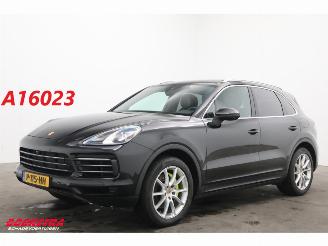 Vaurioauto  passenger cars Porsche Cayenne 3.0 E-Hybrid Sport Chrono Pano LED Memory 360° Bose AHK 2022/3