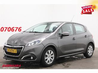 krockskadad bil auto Peugeot 208 1.2 PureTech Blue Lion 5-DRS Navi Airco Cruise PDC 41.267 km! 2017/11