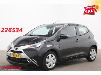 voitures voitures particulières Toyota Aygo 1.0 VVT-i x-play Aut. Airco Camera Bluetooth 98.797 km! 2016/12