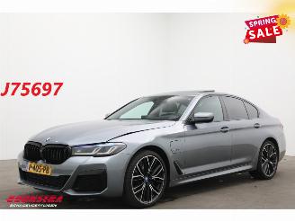 Auto incidentate BMW 5-serie 520e M-Sport LED Schuifdak Memory HUD H/K Camera SHZ 2022/5