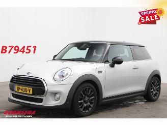 skadebil auto Mini Mini 1.5 Cooper Chili Serious Business Navi Clima Cruise PDC 2016/5