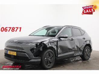 Voiture accidenté Hyundai Kona Long Range Pure Edition 64.8 kWh LED ACC Apple/Android Camera SHZ LRHZ 502 km!! 2025/12