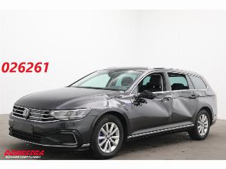 Schadeauto Volkswagen Passat Variant 1.4 TSI PHEV GTE Business LED ACC ErgoComf. SHZ Camera 2022/12