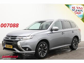 ojeté vozy osobní automobily Mitsubishi Outlander 2.0 PHEV Executive Edition 4X4 Navi Clima Cruise Camera SHZ PDC AHK 2015/12