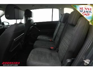 Volkswagen Touran 2.0 TDI 150 PK DSG Navi Clima Cruise SHZ PDC picture 18