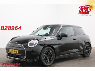 Vaurioauto  passenger cars Mini Cooper SE Favoured M 54.2 kWh Pano LED ACC Leder Camera SHZ 2.035 km! 2026/1