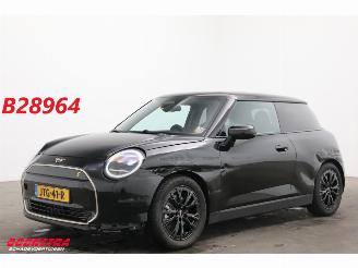 škoda osobní automobily Mini Cooper SE Favoured M 54.2 kWh Pano LED ACC Leder Camera SHZ 2.035 km! 2026/1