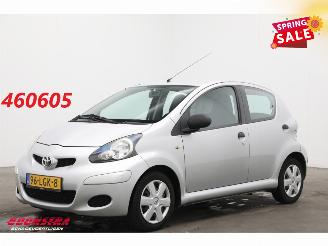 krockskadad bil auto Toyota Aygo 1.0-12V Cool 5-DRS Airco 2010/4