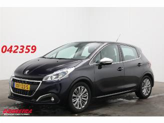 Schadeauto Peugeot 208 1.2 PT BlueLease Allure Navi Clima Cruise PDC Apple/Android 2019/5
