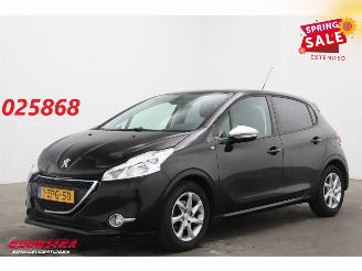 Unfallwagen Peugeot 208 1.2 PT Aut. Style Pack Navi Clima Cruise PDC 58.047 km! 2015/2