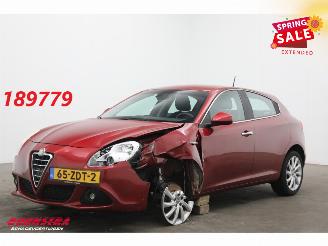 Damaged car Alfa Romeo Giulietta 1.4 T Distinctive Navi Clima Cruise SHZ PDC AHK 2012/10