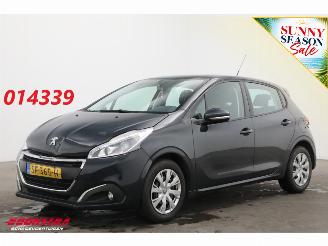 Vaurioauto  passenger cars Peugeot 208 1.2 PureTech Blue Lease Navi Airco Cruise 138.531 km! 2018/3