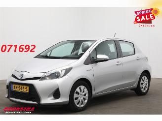 krockskadad bil auto Toyota Yaris 1.5 Full Hybrid Aut. Aspiration Clima Cruise Camera 2013/10
