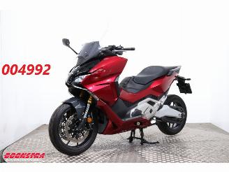 krockskadad bil motor Honda  Forza 750 Forza 750 ABS DCT 9.215 km! 2021/5