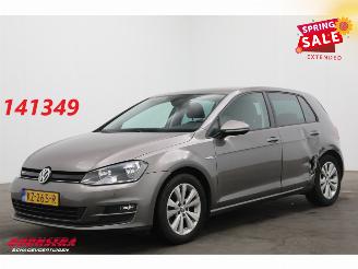 krockskadad bil auto Volkswagen Golf 1.0 TSI Comfortline Navi Clima Cruise PDC 2016/12