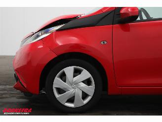 Toyota Aygo 1.0 VVT-i x-play Aut. Bluetooth Airco Cruise Camera picture 13