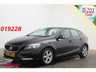 skadebil auto Volvo V-40 1.6 T3 Kinetic Pano Leder Navi Clima Cruise Camera PDC 2013/1