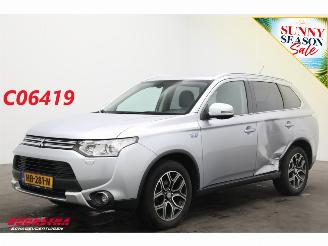 krockskadad bil auto Mitsubishi Outlander 2.0 PHEV Executive Edition X-Line Navi Clima Cruise Camera AHK 2015/10