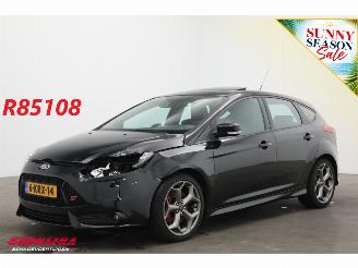uszkodzony samochody osobowe Ford Focus 2.0 EcoBoost ST-3 250 PK Schuifdak Leder Clima Cruise Camera SHZ 2013/7