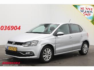 damaged passenger cars Volkswagen Polo 1.0 Comfortline Edition Clima Cruise Bluetooth AHK 2016/8