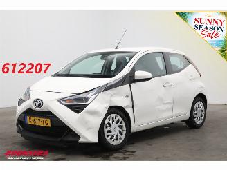 Vaurioauto  passenger cars Toyota Aygo 1.0 VVT-i x-play 5-drs Airco Cruise Camera Bluetooth 2021/3