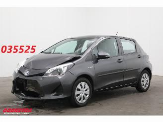 škoda osobní automobily Toyota Yaris 1.5 Full Hybrid Aspiration 5-drs Cruise Clima Bluetooth Camera 2013/4